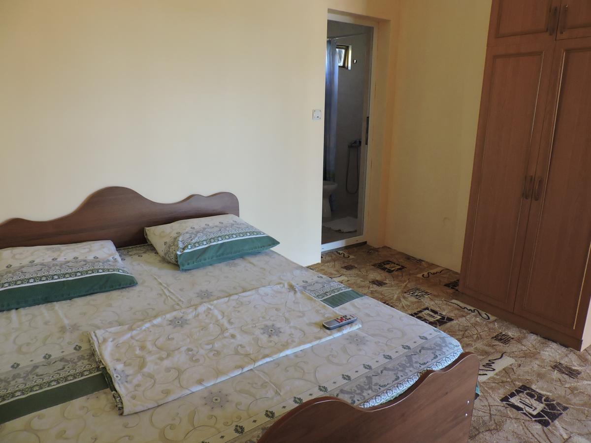 Guesthouse U Moti New Athos Екстериор снимка